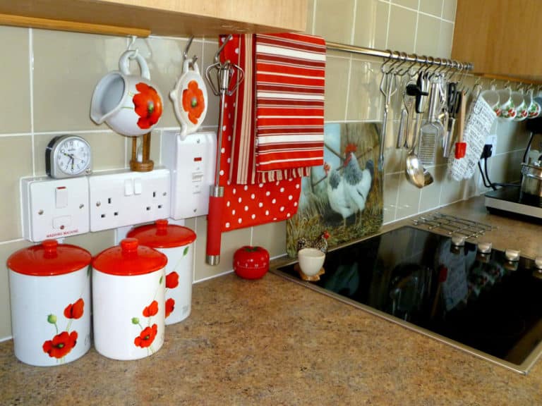 30 WAYS TO CREATE EXTRA STORAGE SPACE IN A SMALL KITCHEN Comfort   Kitchen Counter 1 Of 1 768x576 