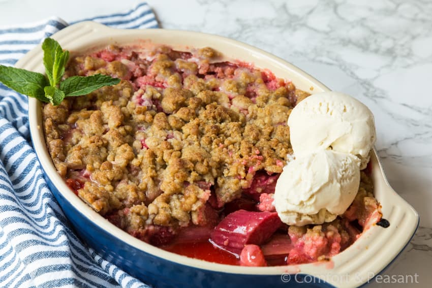 STRAWBERRY RHUBARB CRUMBLE - Comfort & Peasant