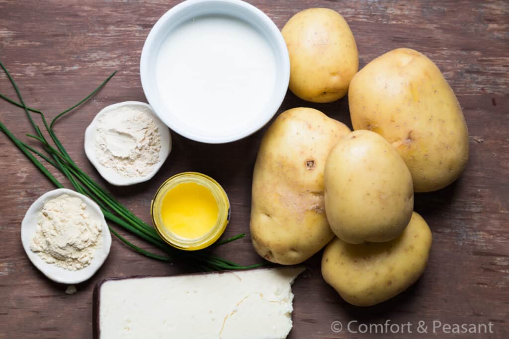 https://comfortandpeasant.com/wp-content/uploads/2023/09/Asiago-White-Truffle-Mashed-Potatoes-Ingredients-1-1024x683.jpg